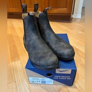 Blundstone new rustic brown boots (unisex)